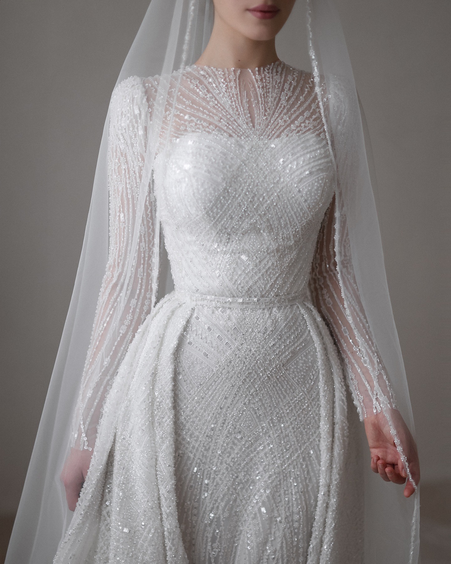 Gorgeous Wedding Dresses Round Neck Long Sleeve Sequins Lace A Line Sweep Train Bridal Gowns Customized Vestidos De Novia