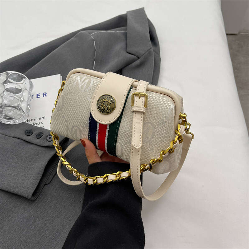 2025 New Letter Monogram Chain Single Shoulder Clip High-End Versatile Crossbody Bag