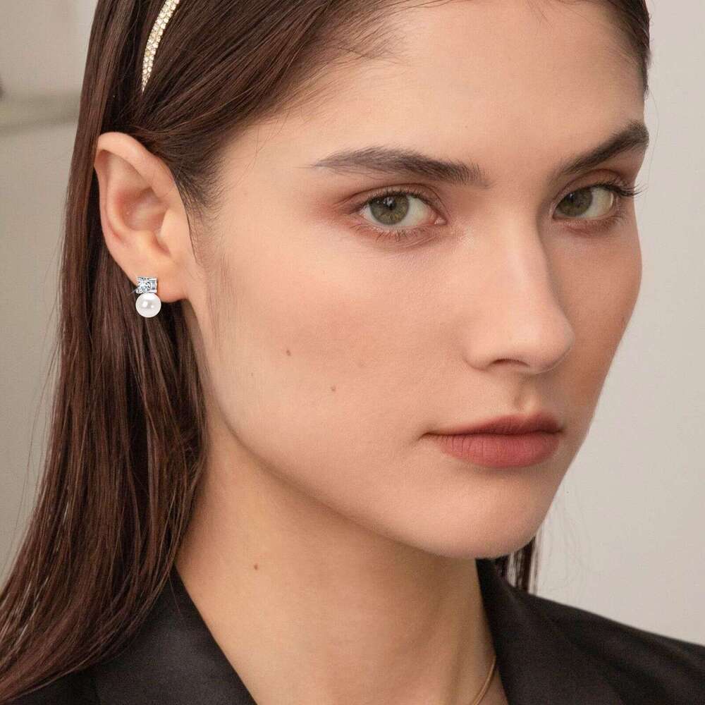 Classic Fashion Freshwater Pearl Stud Elegant Pure Sier Perfect Round Strong Luster High-end Small Bulb Earrings