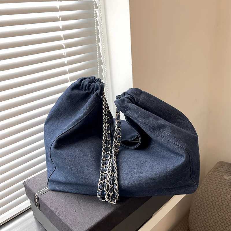 2023 Chic Style Big Chain Shoulder Tote Bags For Women Luxury Designer Handbags Denim Fabric Pure Color Large Capacity Shoppers Y250718