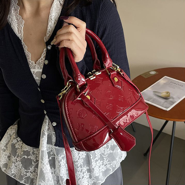 Light luxury Fashionable female Advanced printed retro light luxury hand-held vintage flower shell bag new versatile and temperament crossbody bag sho