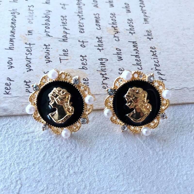 Black and White Glaze Series Hepburn Style Pearl Floral Sier Eye Steel Needle Earrings Necklace B36 New jewelry