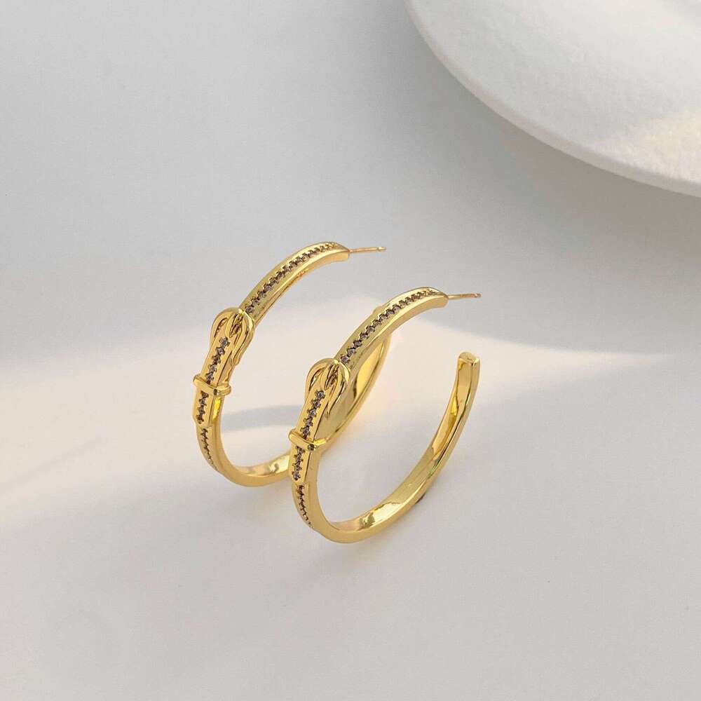 New Fashion High-End Design Sense Belt Buckle Niche Light Ear Super Shiny Texture Metal C Personality Large Hoop