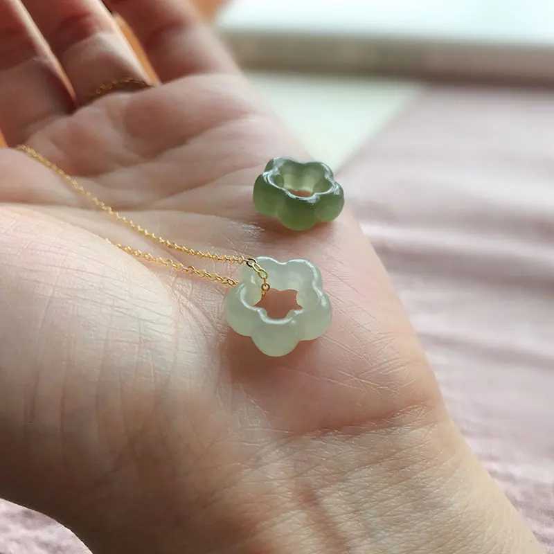 Summer Fashion Jade Plum Bloss Necklace For Women Vintage Pendant Clavicle Chain Pendant Birthday Party Wedding Gift W250718