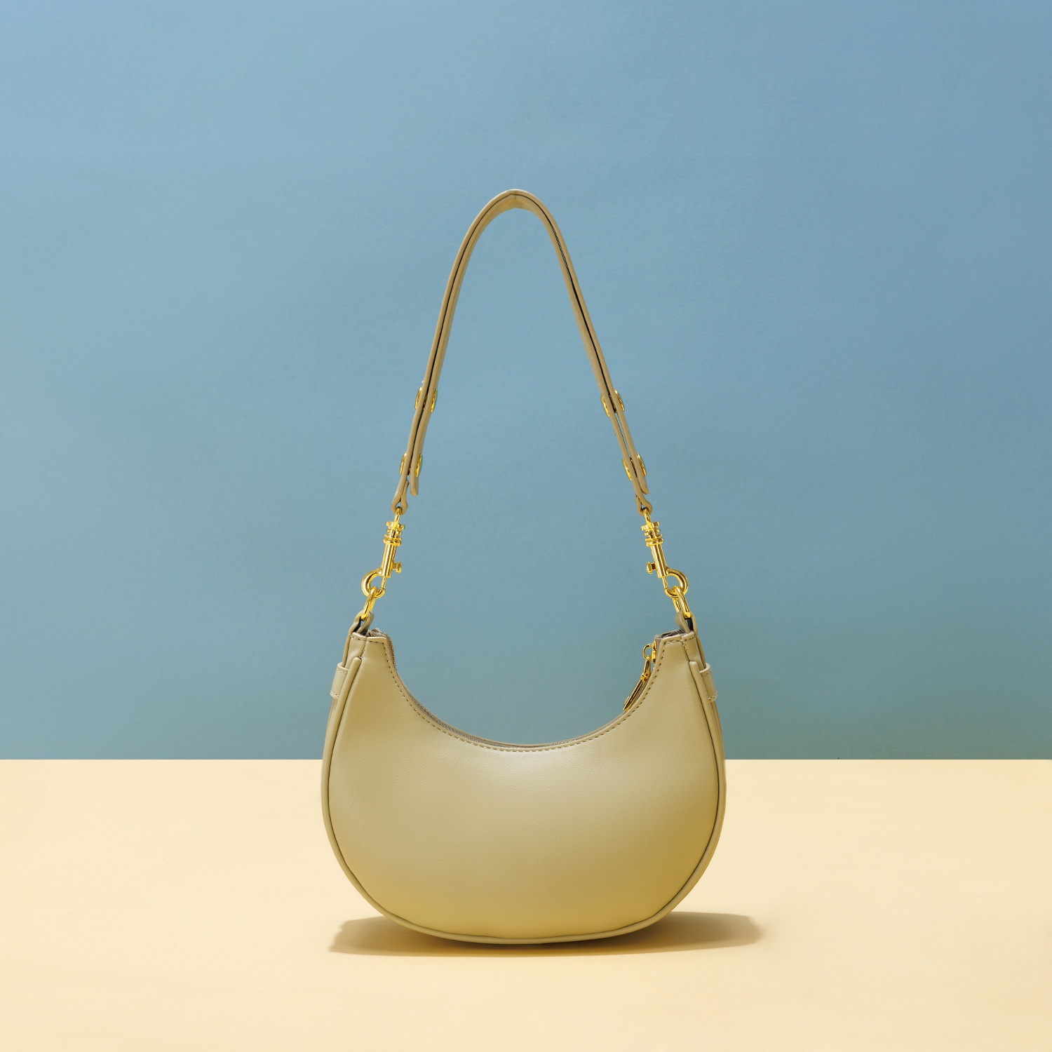 2025 Spring Women's Designer Bag New French Niche Design Bag Outdoor Leisure Underarm Bag High End Soft Leather Shoulder Bag