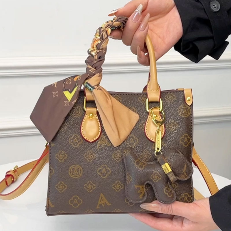 2025 Fashion Shoulder Bag Ladies Pu Leather Crossbody Designer Ladies Ladies Ladies Underarm Bag