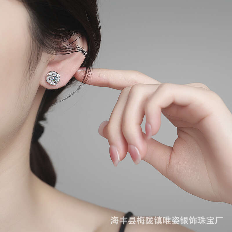 S Pure Sier Rotating Windmill Lucky Clover 1 Carat Moissanite Stud Earrings for Women 135