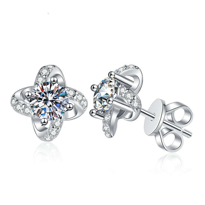 S Pure Sier Earrings Small Fragrance Style Four-Leaf Clover Elegant Simple 50 Points Moissanite Studs ed3