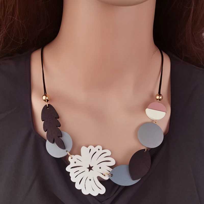 Handmade Vintage Wooden Pendant Necklace for Women Ethnic Statement Bib Necklace Collar Neck Fashion Jewelry W250718