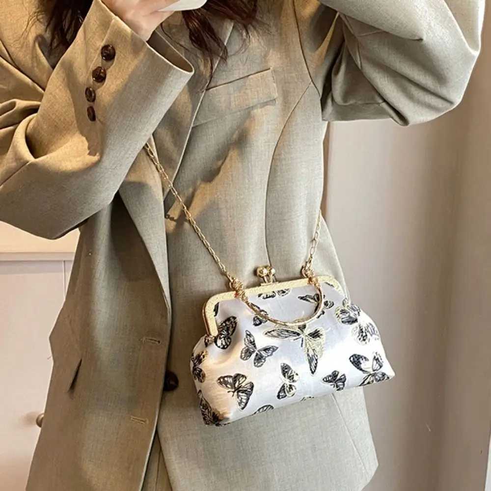 Butterfly Pattern Chinese Style Handbag Kiss Lock Wrist Bag Embroidery Crossbody Bag Shoulder Cheongsam Accessories
