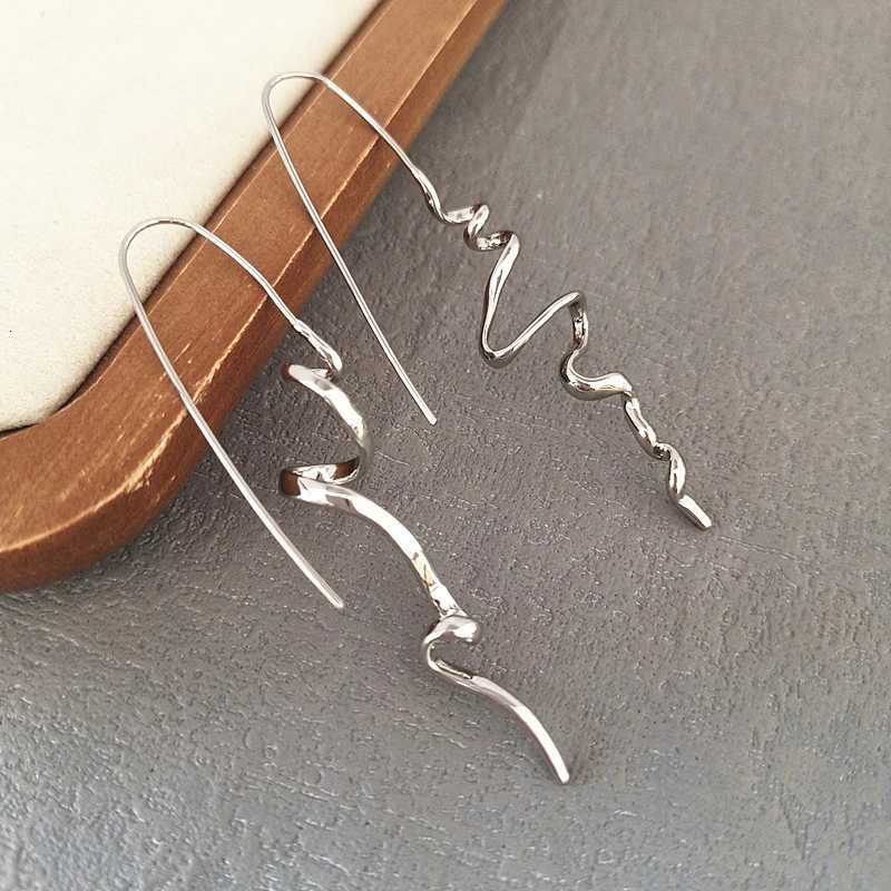 Abstract Three-Dimensional Design Earrings Cool And Handsome Temperament Fashion Women Exquisite Retro Ear Hanging Jewelry Acces XJ250718