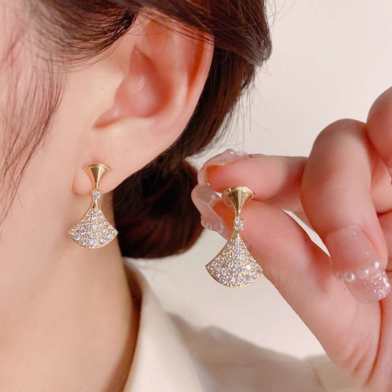 S Sier Needle Design Sense Light Elegant Temperament Small Dress Exquisite Shiny Full Dia Fan-shaped Earrings Trendy