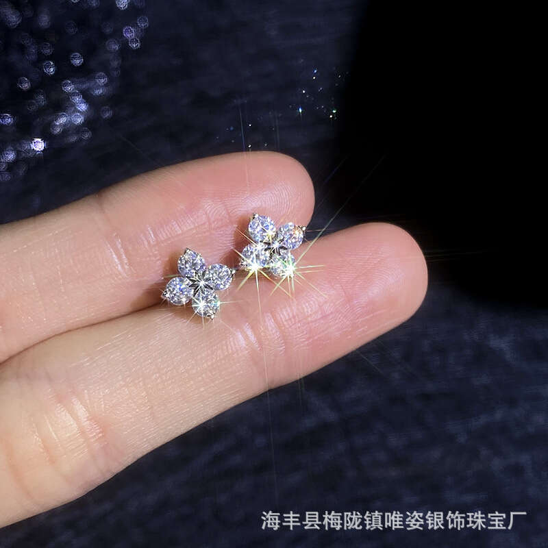 D Color Moissanite s Sterling Sier Simple Ins Style Four-Leaf Clover Screw Earrings e6d