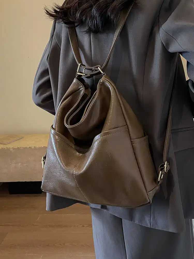 2025 New Autumn Winter Mens Bag Fi Versatile Solid Color Single Shoulder Bags Simple Commuter Large Capacity PU Backpack Y250718