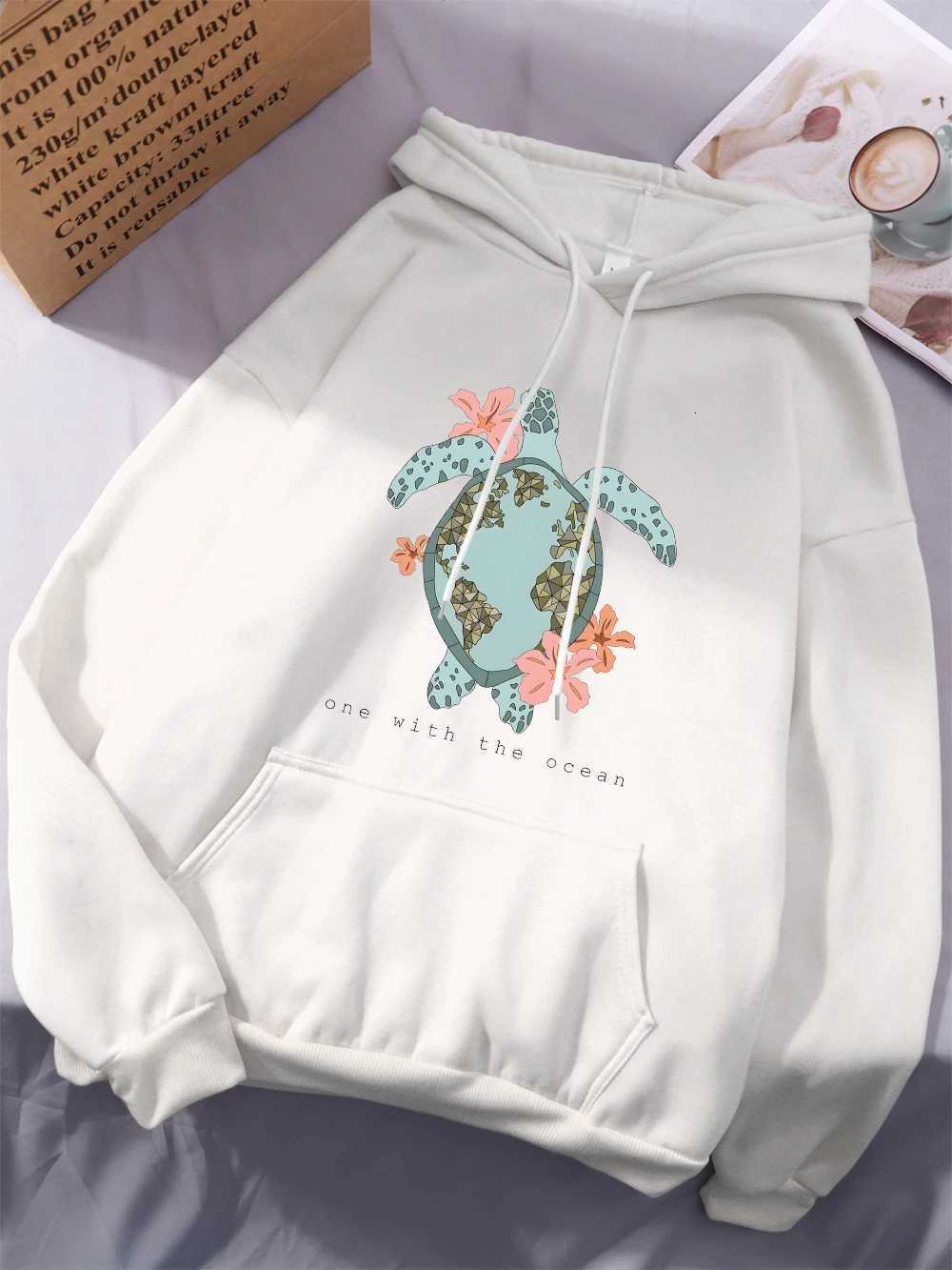 Sea Turtle Cartoons Hoodie Womens Comfortable Loose Sweatshirts Winter Fleece Warm Tops Basics Casual Womans Clothes Z250719
