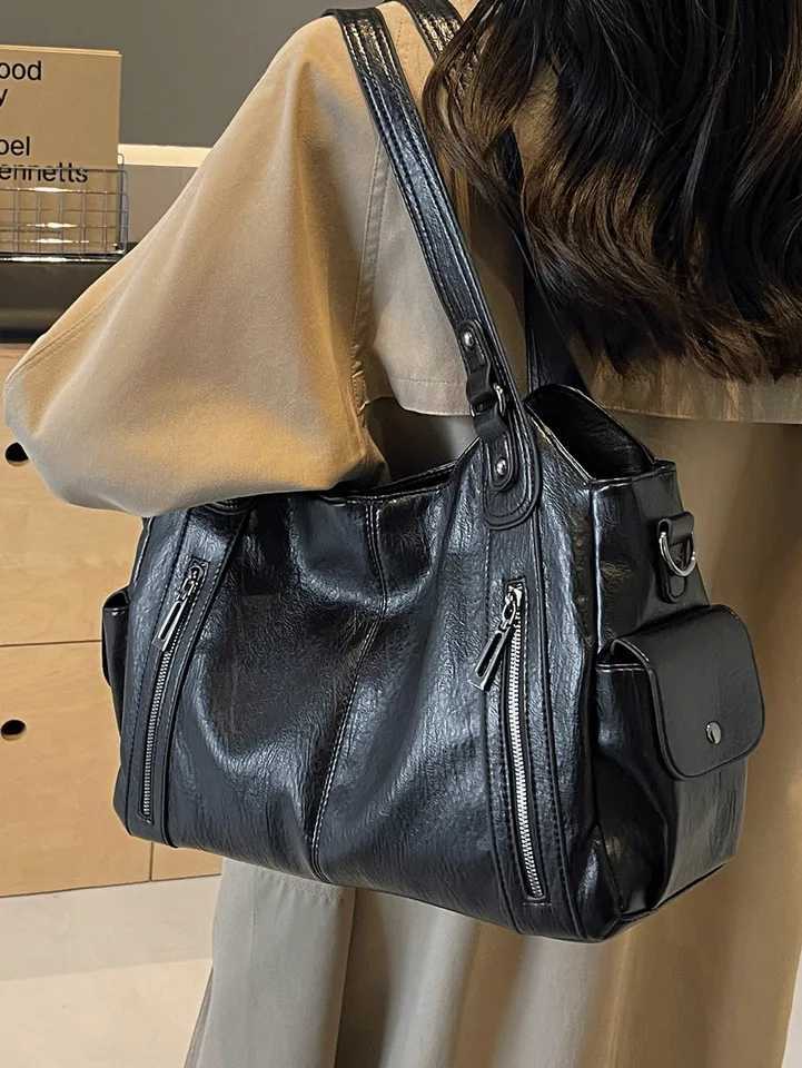 2K Hot Girl Bag New Pu Leather Splicing Armpit Bag Mti-Flap Pocket Pants Metal Buckle Crossbody Bag Wens Commuter Bag Y250718