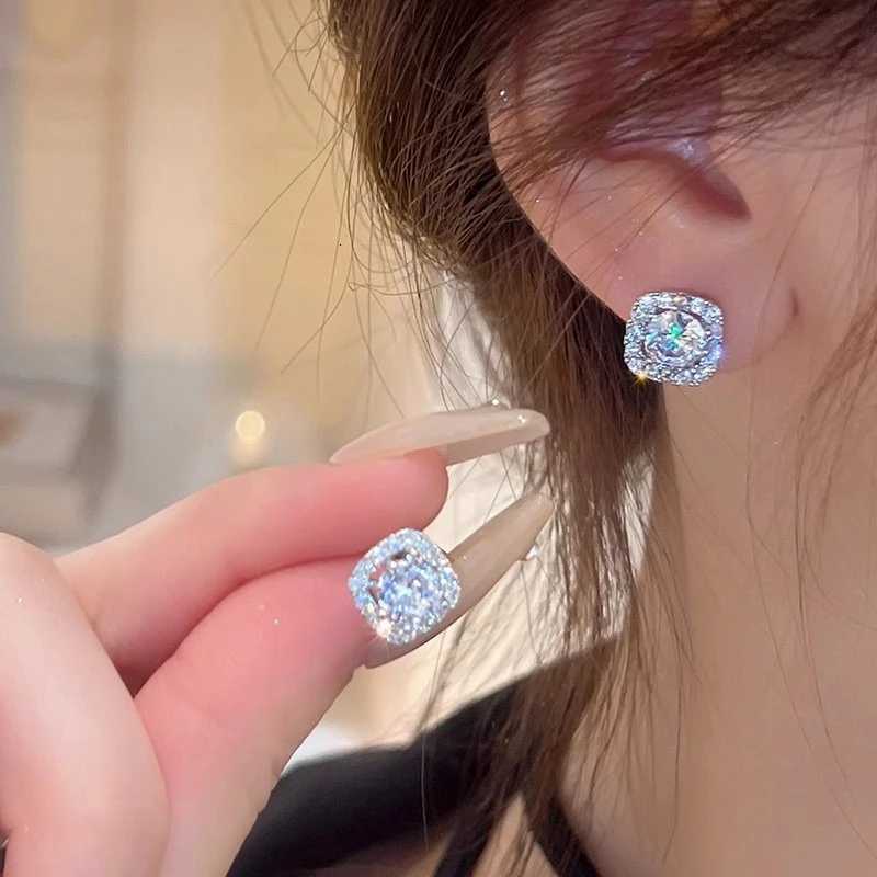 2024 New Simple Classical Square Zircon Earrings for Women Shiny Luxurious Rhinestone Earrings Daily Jewelry Gift for Friend XJ250718