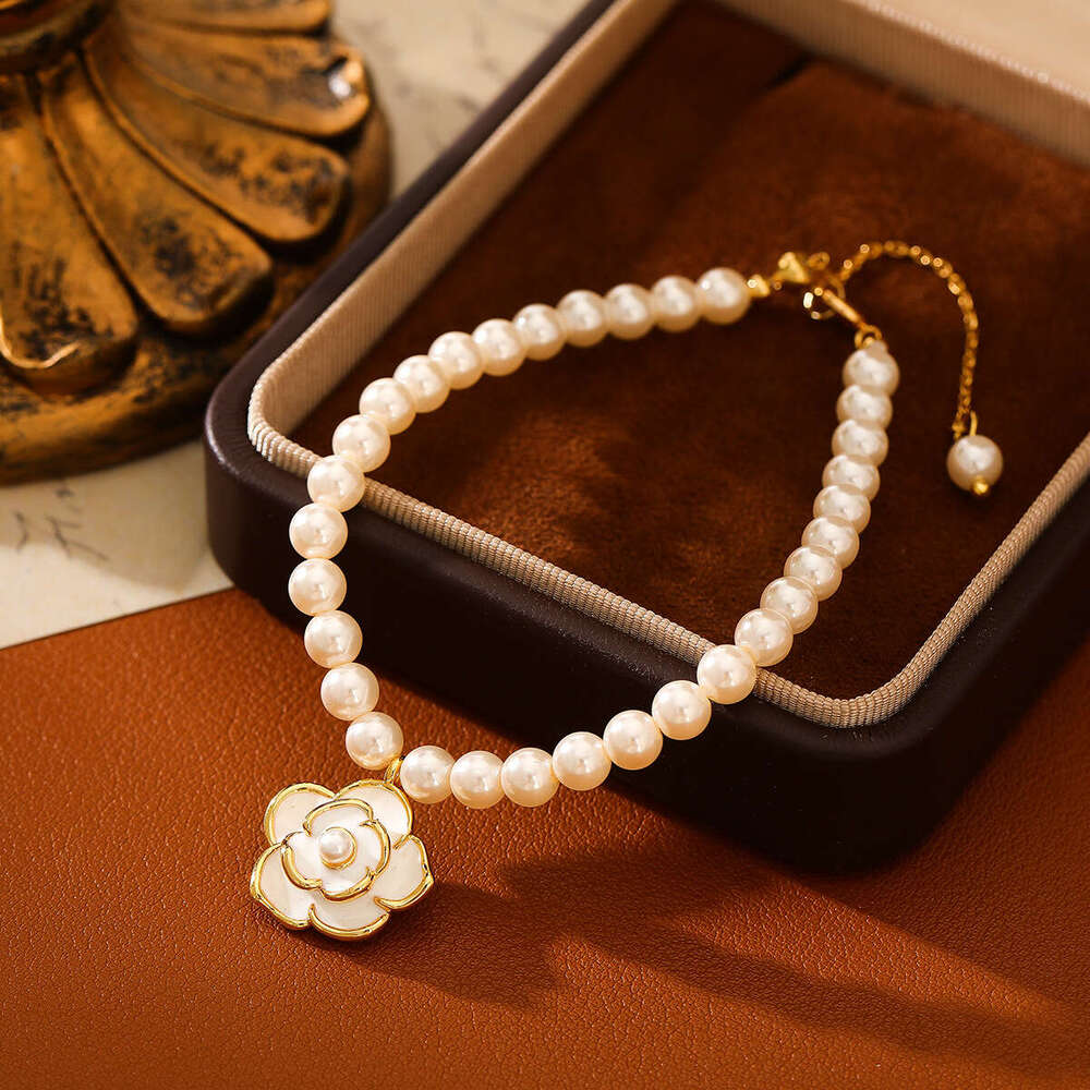 Elegant Oil-drip Camellia Shijia Pearl Designer Jewelry Necklace High-end Light -style Collarbone Chain For Women