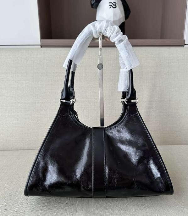 Fashion Designer Bag Luxury Bag Shoulder Bag New Women's Bag Versatile Shoulder Crossbody Monogram Shoulder Bag Texture Underarm Handbag Commutin