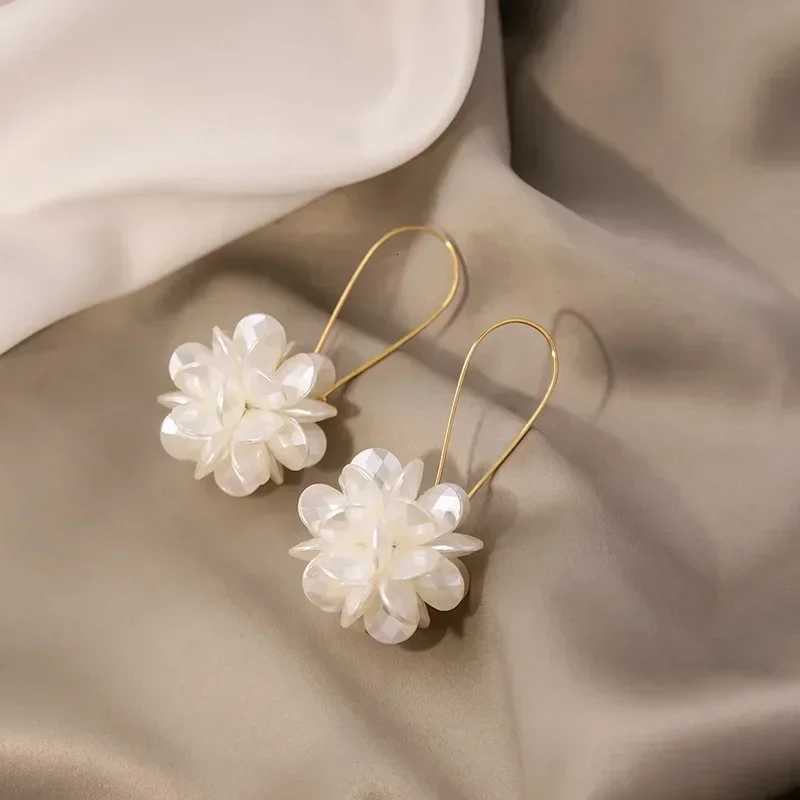 Womens Pearl Petal Ball Earrings Fashion Trend Long Flower Ball Earrings DIY Geometric Ear Buckle Party Holiday Jewelry Gifts XJ250718