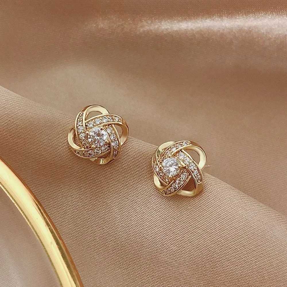 2025 Gifts Women Light Luxury Zircon Stud Earrings Simple Cross Hollow Geometric Exquisite Ear Jewelry for Wedding Party XJ250718
