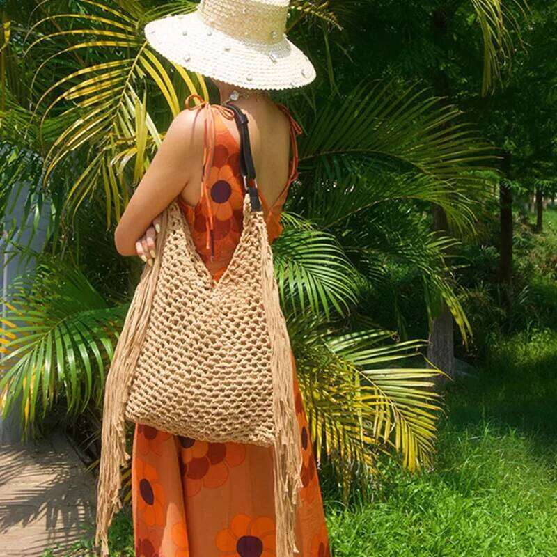 2025 New Tassel Fashion Hand Woven Beach Commuter Women's Shoulder Versatile Large Capacity Tote Bag