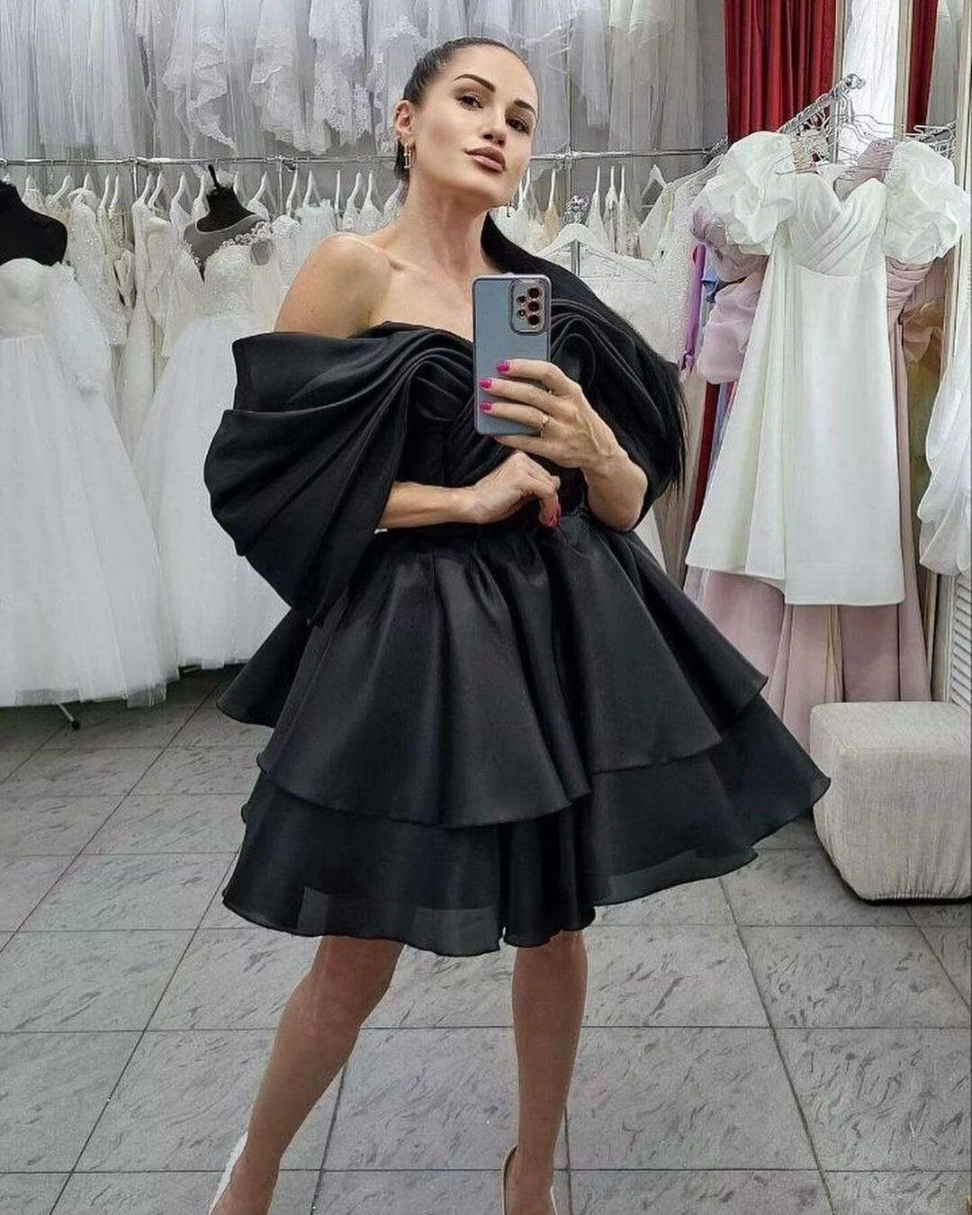 Black Mini Homecoming Dresses for Teens Off The Shoulder Satin Pleat Above Knee Graduation Dress A-line Short Vestidos De Festa Cocktail Vestidos De N