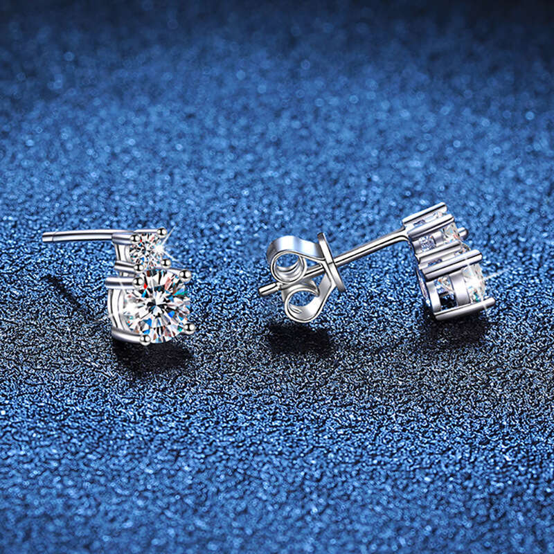 S Pure Sier Simple Four-Prong D Color 1 Carat Moissanite Earrings for Women c81