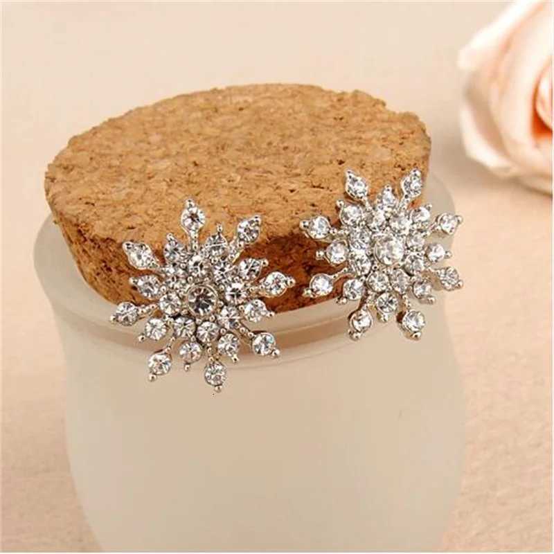 New Fashion Ladies Crystal Snowflake Earrings Bijoux Splinter Stud Earrings For Women Wedding Jewelry Ear Wholesale XJ250718