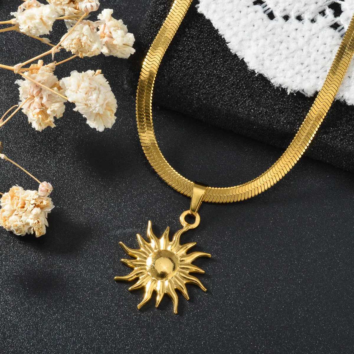 Stainless Steel Golden Fashion Sun Pendant Necklace For Women Girl New Concise Solar Neck Chain Jewelry Gift for Anniversary W250718