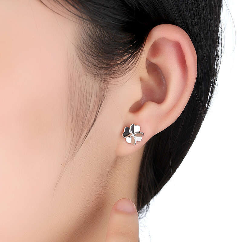 Four-leaf Clover Sier-plated Earrings Korean Fashion Smooth Simple Plain Sier Lucky Leaf Jewelry