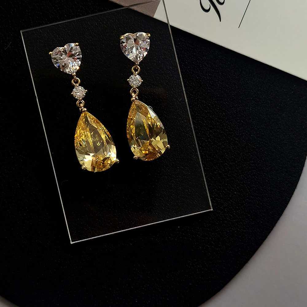844 Temperament Yellow Pear Cubic Zirconia Drop Earrings Luxury Fashion Women Ear Accessories for Engagement Wedding Jewelry XJ250718