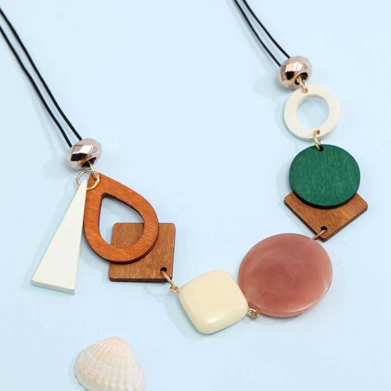 Vintage Wooden Geometric Pendant Necklace with Collar Handmade Ethnic Statement Bib Necklaces for Women Neck Jewelry W250718