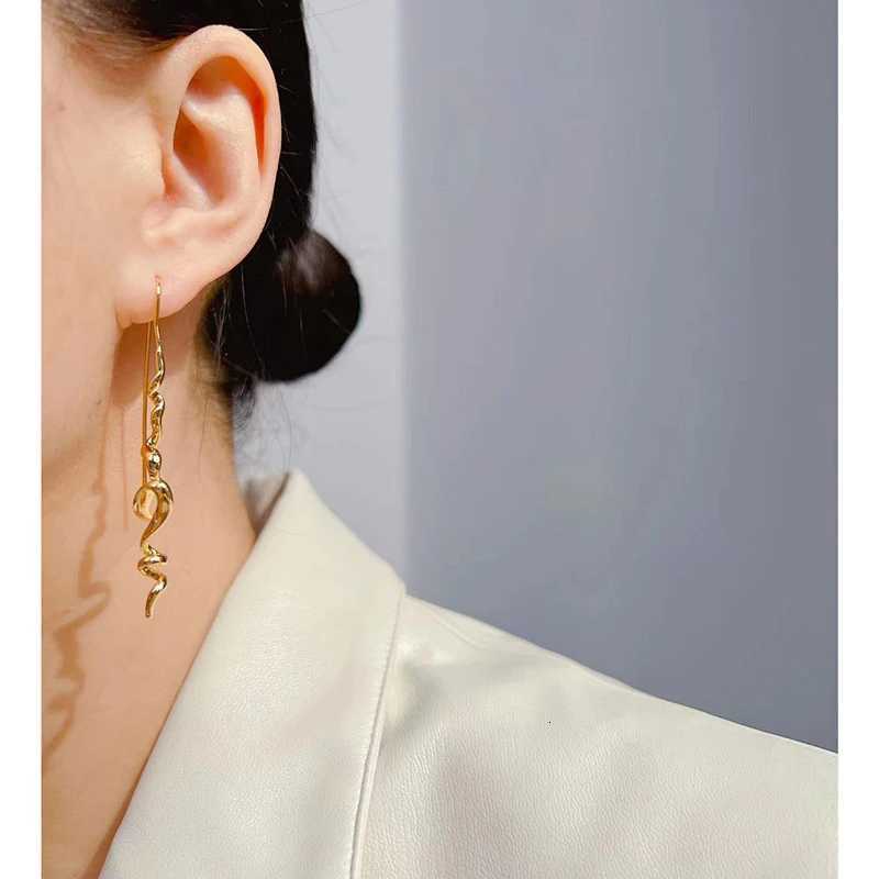 Abstract Three-Dimensional Design Earrings Cool And Handsome Temperament Fashion Women Exquisite Retro Ear Hanging Jewelry Acces XJ250718