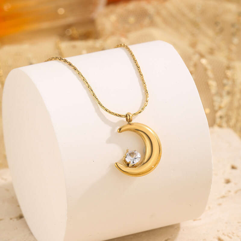 Korean Version Small Crescent Claw Dia Moon Titanium Steel Goddess Collarbone Chain Niche Design High-end Necklace