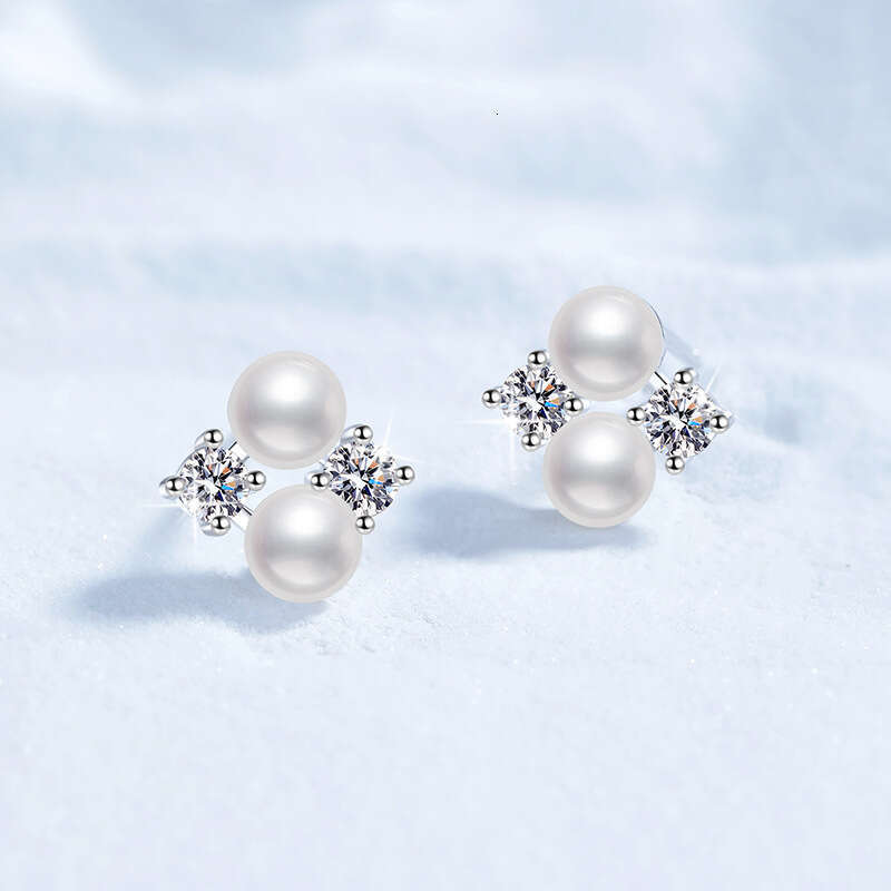 S Pure Sier Freshwater Pearl for Women Korean Style Four-Leaf Clover D Color 80 Points Moissanite Earrings d3d