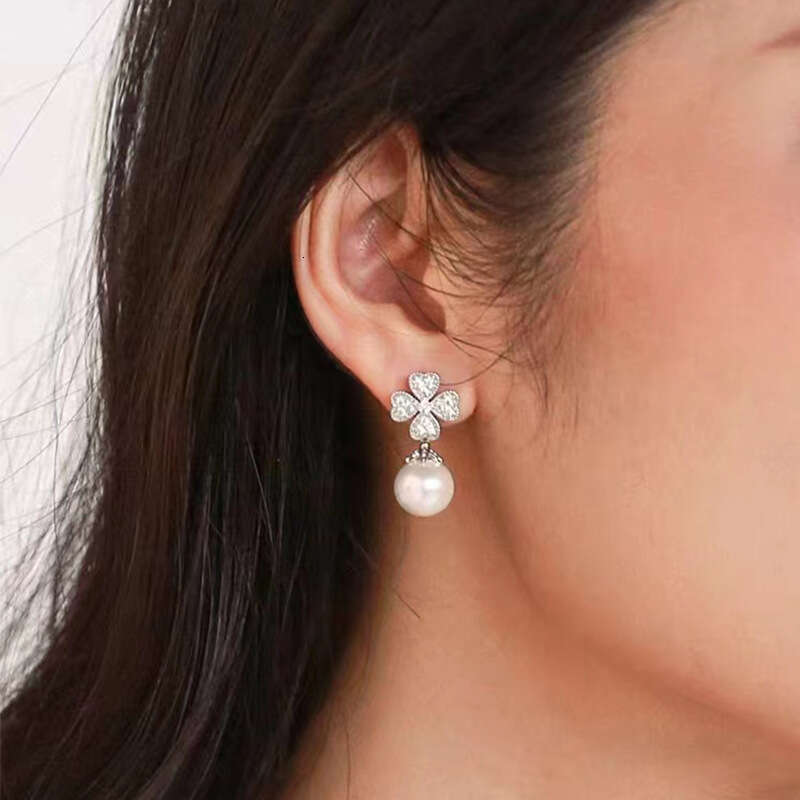 Four-leaf Clover Pearl Sier Needle Stud for Women Spring Summer 2023 New Trendy High-end Light Elegant Earrings