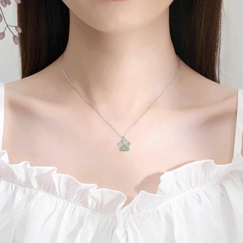 New Luminous Necklace Dog Lovers Cat Dog Paw Necklace Glows in the Dark Night Luminous Gift for Friends W250718