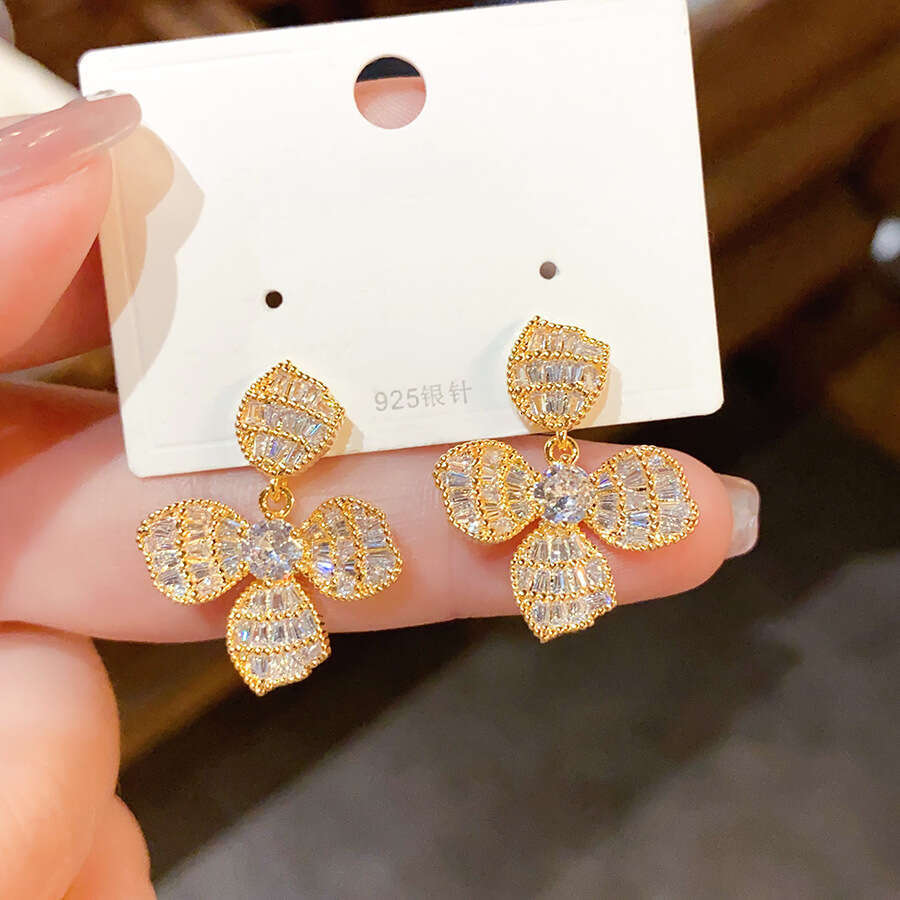 Real Gold Plated Sier Needle Light Zircon Flower Fashion Niche Personality Temperament High-end Earrings for Women