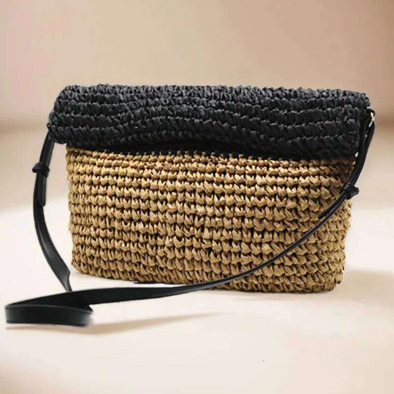 Leisure Handmade Grass Woven Crossbody 2025 New Summer Simple Handbag Fashionable Vacation Beach Women's Bag