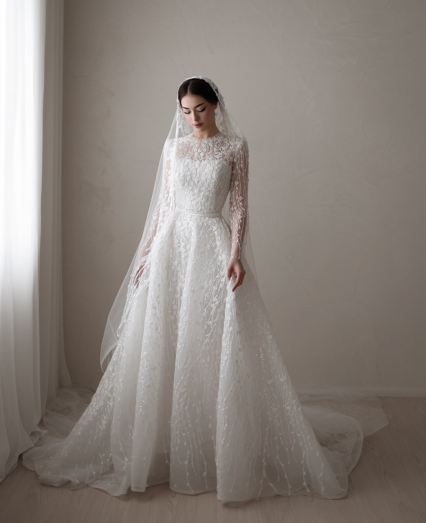 Gorgeous Wedding Dresses Round Neck Long Sleeve Sequins Lace A Line Sweep Train Bridal Gowns Customized Vestidos De Novia