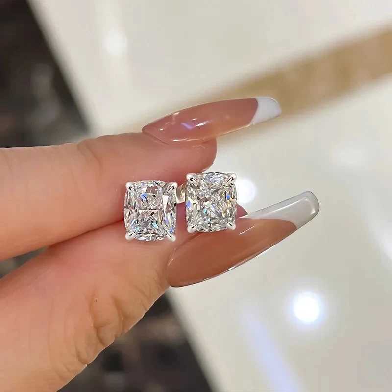 8 Simple Cubic Zirconia Stud Earrings for Women Silver Color Fashion Versatile Ear Piercing Crystal Earrings Female Jewelry XJ250718