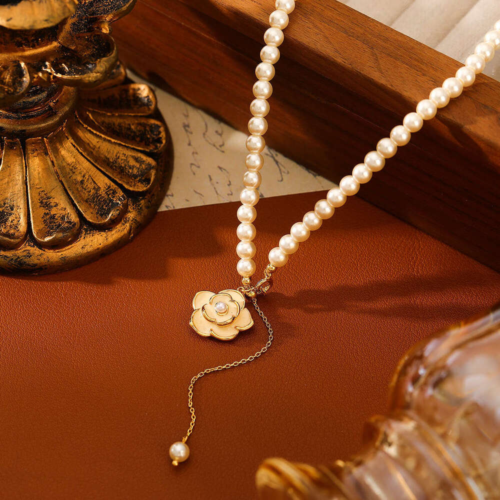 Elegant Oil-drip Camellia Shijia Pearl Designer Jewelry Necklace High-end Light -style Collarbone Chain For Women