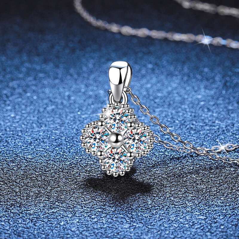 S Pure Sier High-End Four-Leaf Clover Pendant Korean and Japanese Light Moissanite Necklace 7d7