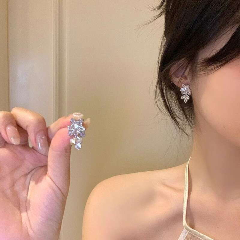 S Sier Needle Versatile Elegant Socialite Zircon Flower for Women Light Niche High-end Earrings Internet Celebrity Ear Jewelry