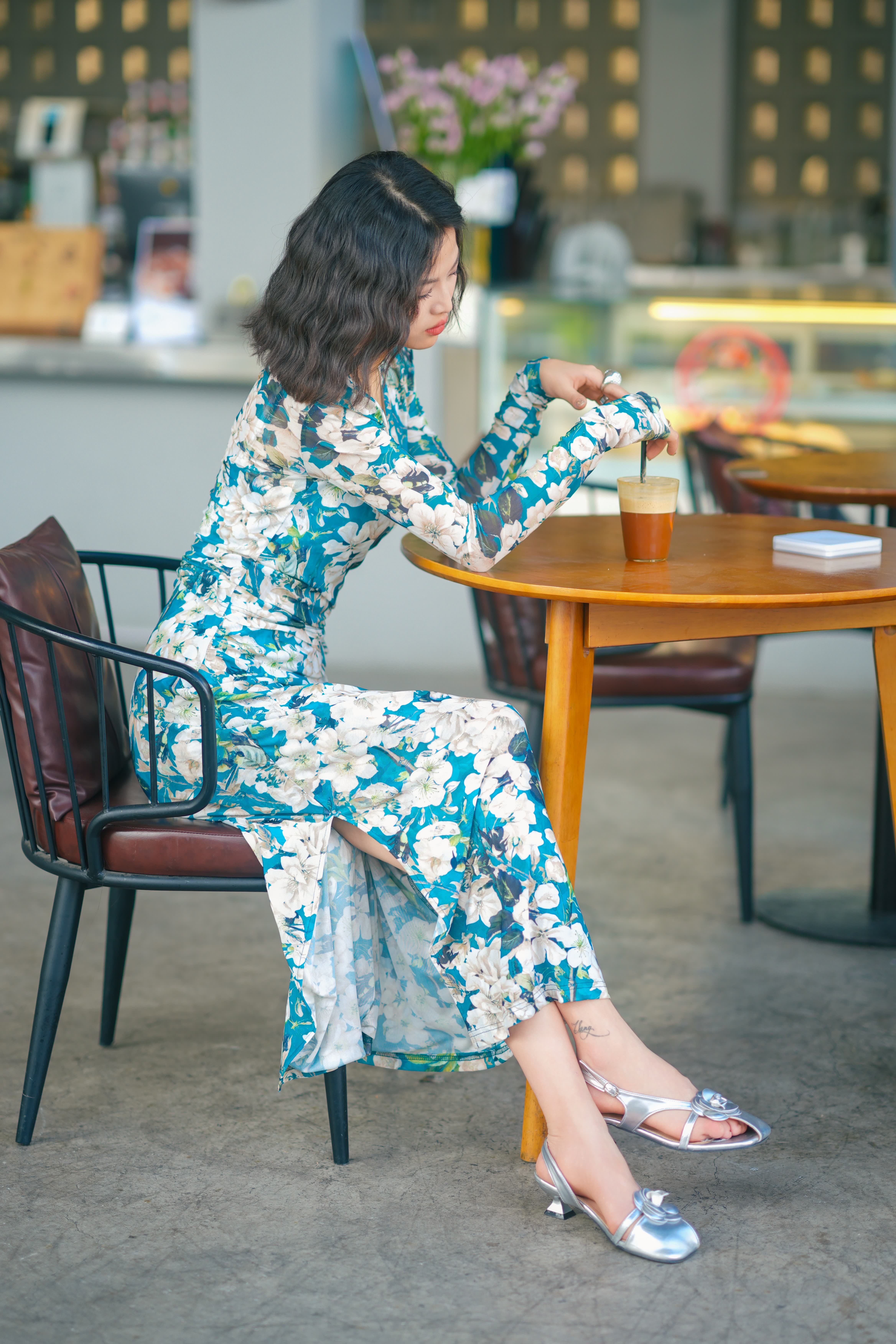 HZHJ original designer's white cherry dress with short sleeves for slimming, high-end retro style, and light luxury