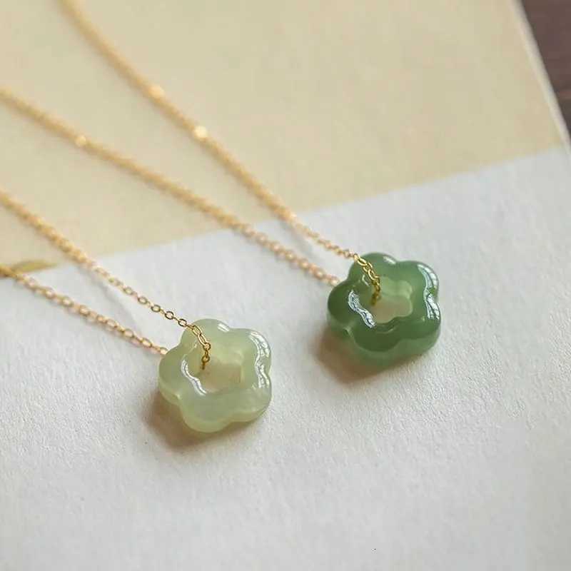 Summer Fashion Jade Plum Bloss Necklace For Women Vintage Pendant Clavicle Chain Pendant Birthday Party Wedding Gift W250718