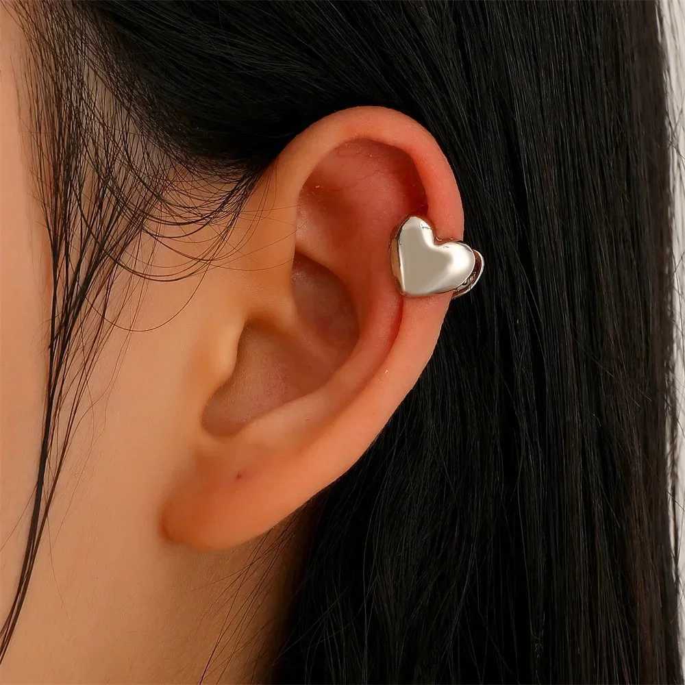1PC Vintage Simple No Piercing Fake Heart Clip Earrings for Women Fashion Jewelry Silver Color Ear Cuff 2024 New Party Gifts XJ250718