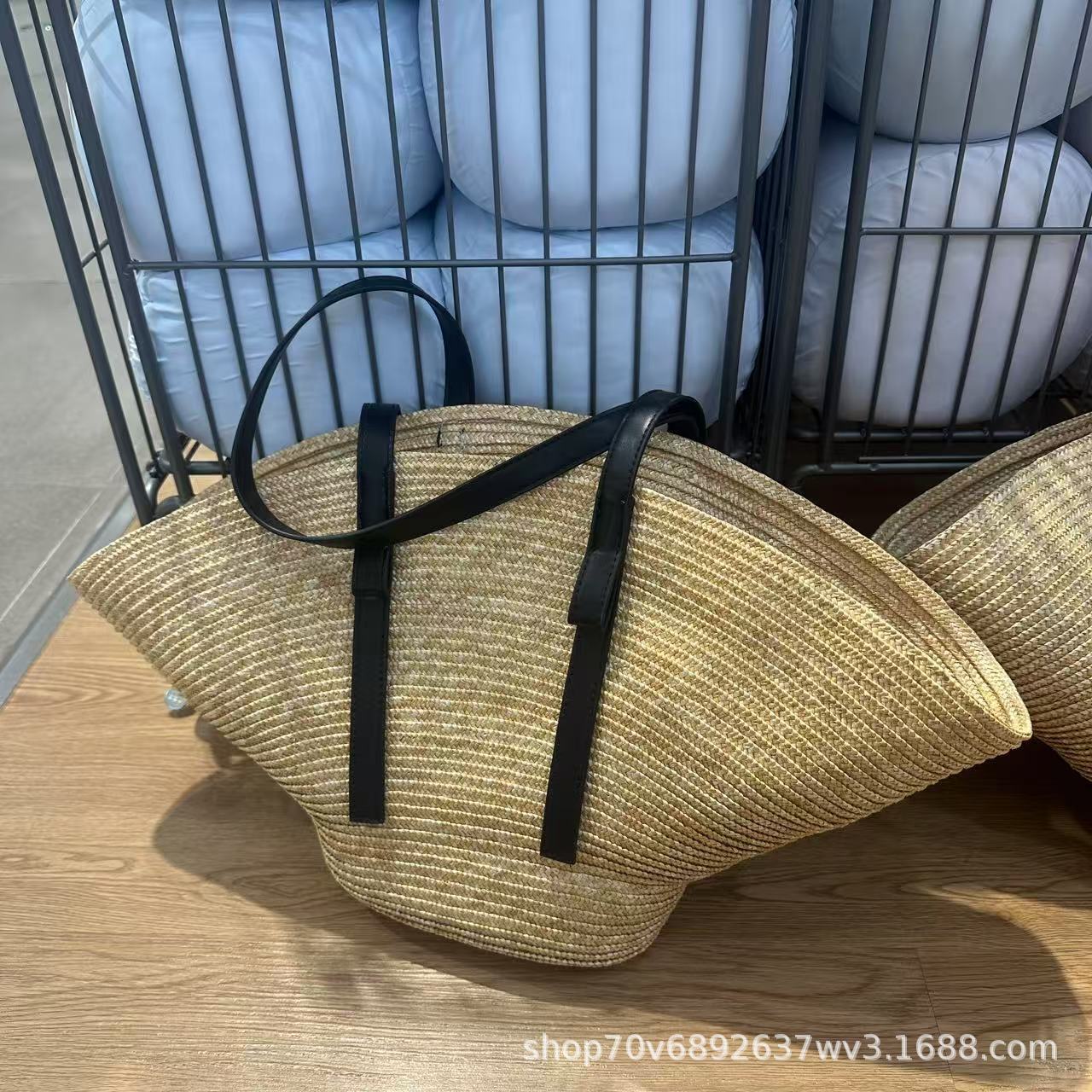 Summer New Women's Single Shoulder Crossbody Bag with Kikyo Flower Weaving Large Capacity Simple Leisure Beach Vacation Handbag New Designer Bag