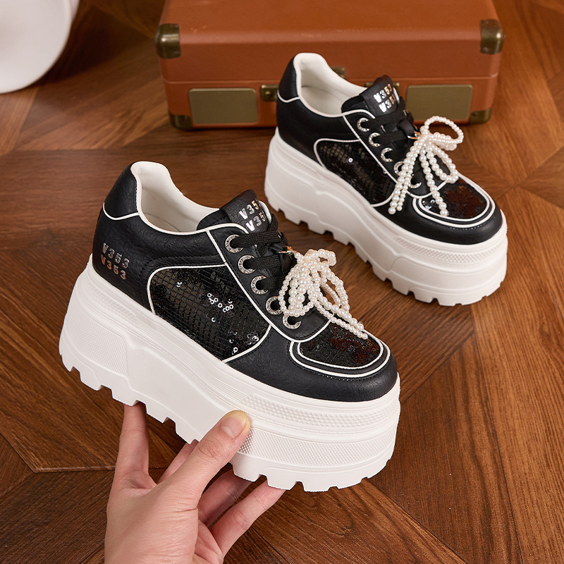 High-top white sneakers for women, new summer 2025 style, with perforated and breathable mesh upper, comfortable and breathable sandals